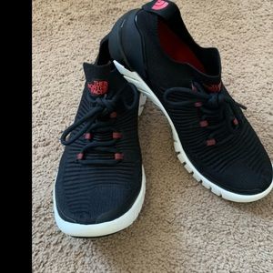 North Face Oscillate Trail Shoe 7.5 women